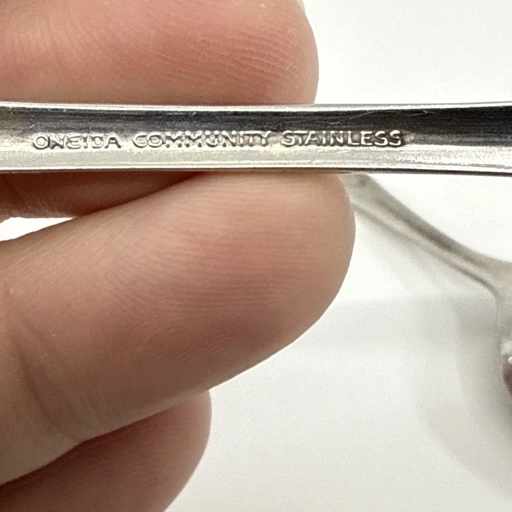 2‎ Oneida Community Stainless Baby Bunny Rabbit Spoon 4